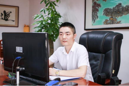 “老板，好樣的，我們永遠向您看齊！” ——讀益陽日報《諶暢明 把公司做強，把公益做好》有感